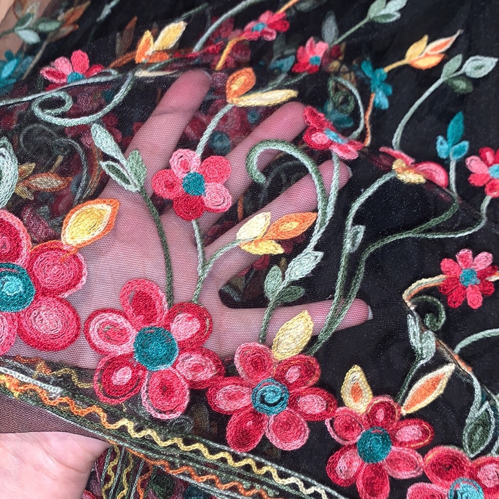 San Francisco | Beautiful Embroidered Floral Skirt - Picture 9 of 15